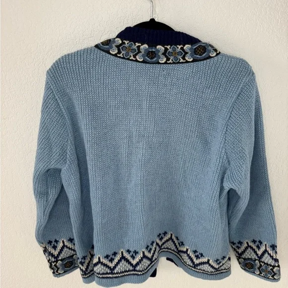 Vintage wool authentic Nordic Sweater with Floral Accents - Picture 2 of 6